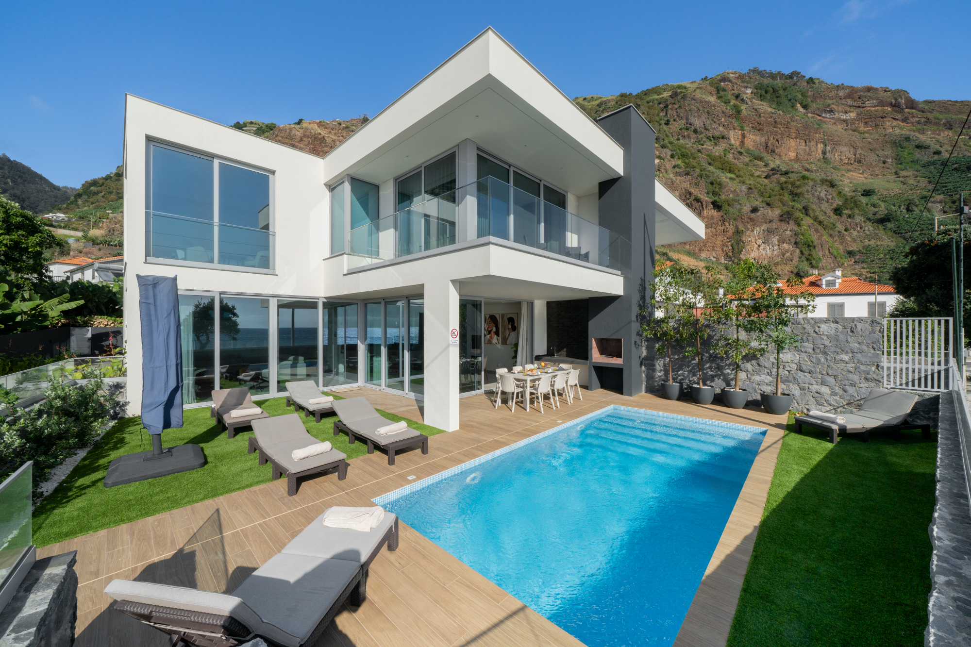 Villa Suão Madalena Calheta: Luxury 4-Bedroom Villa with Heated Pool and Sea Views, Madeira