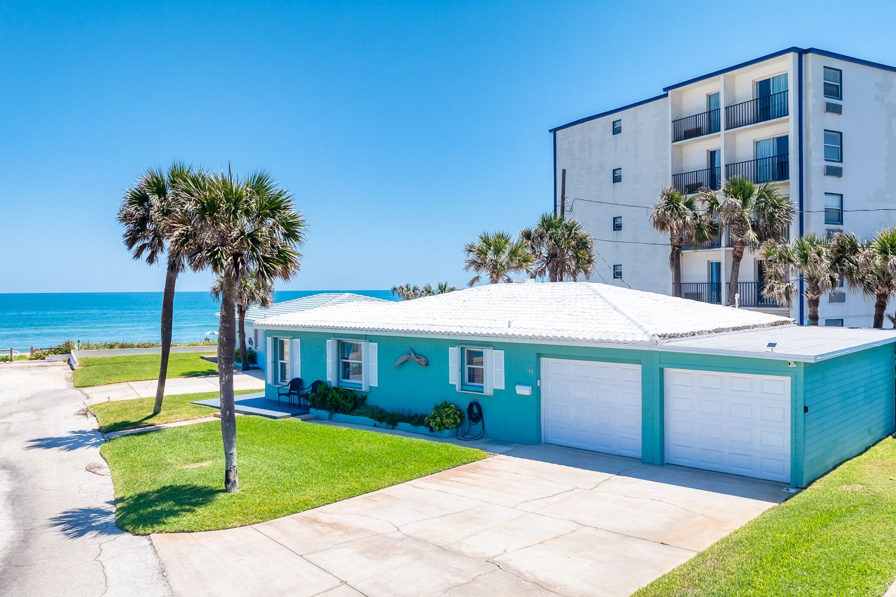 Villa Sunkissed Tomoka Daytona: 2-Bedroom Oceanfront Villa with Sea Views and Spa in Ormond