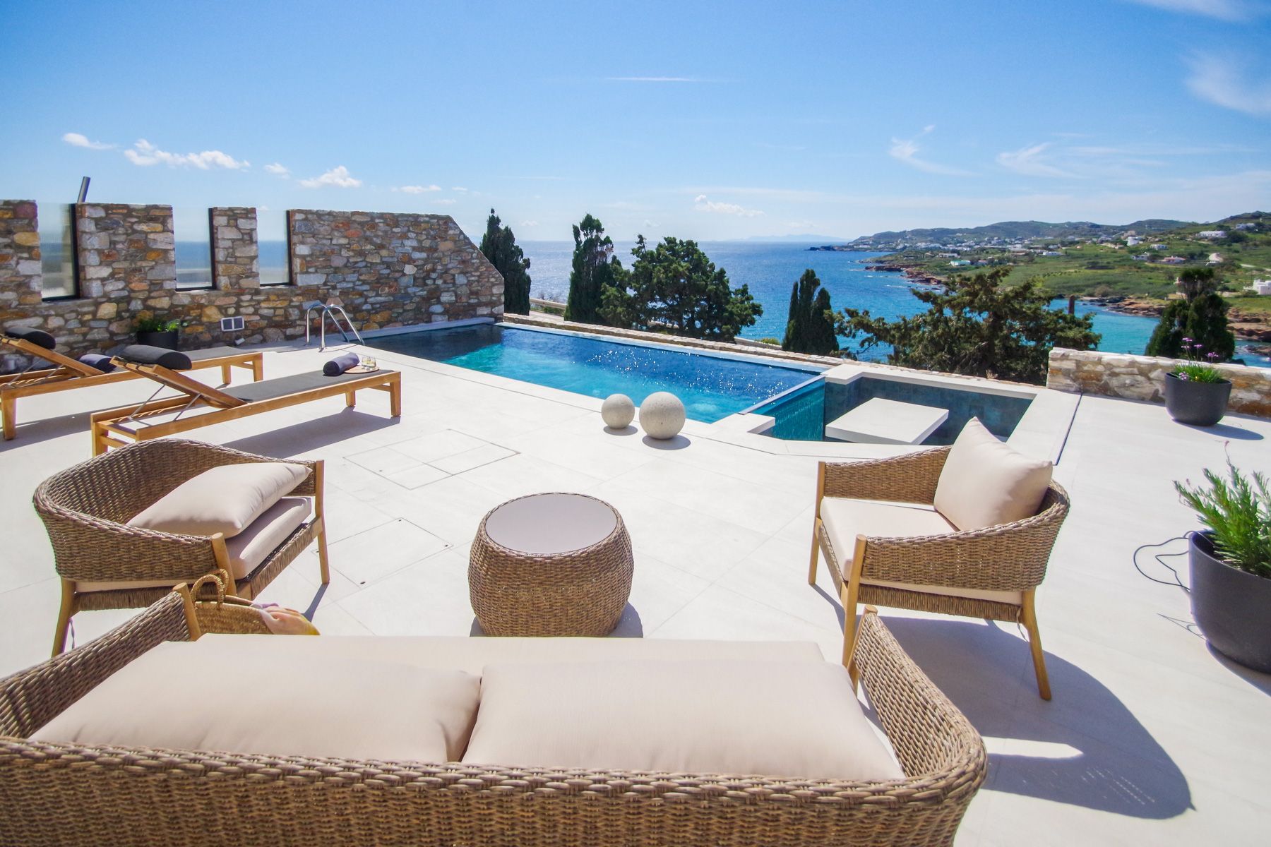 Villa Κύμα Αγαθοπές Syros: 3-Bedroom Sea View Villa with Private Pool and Spa in Megas