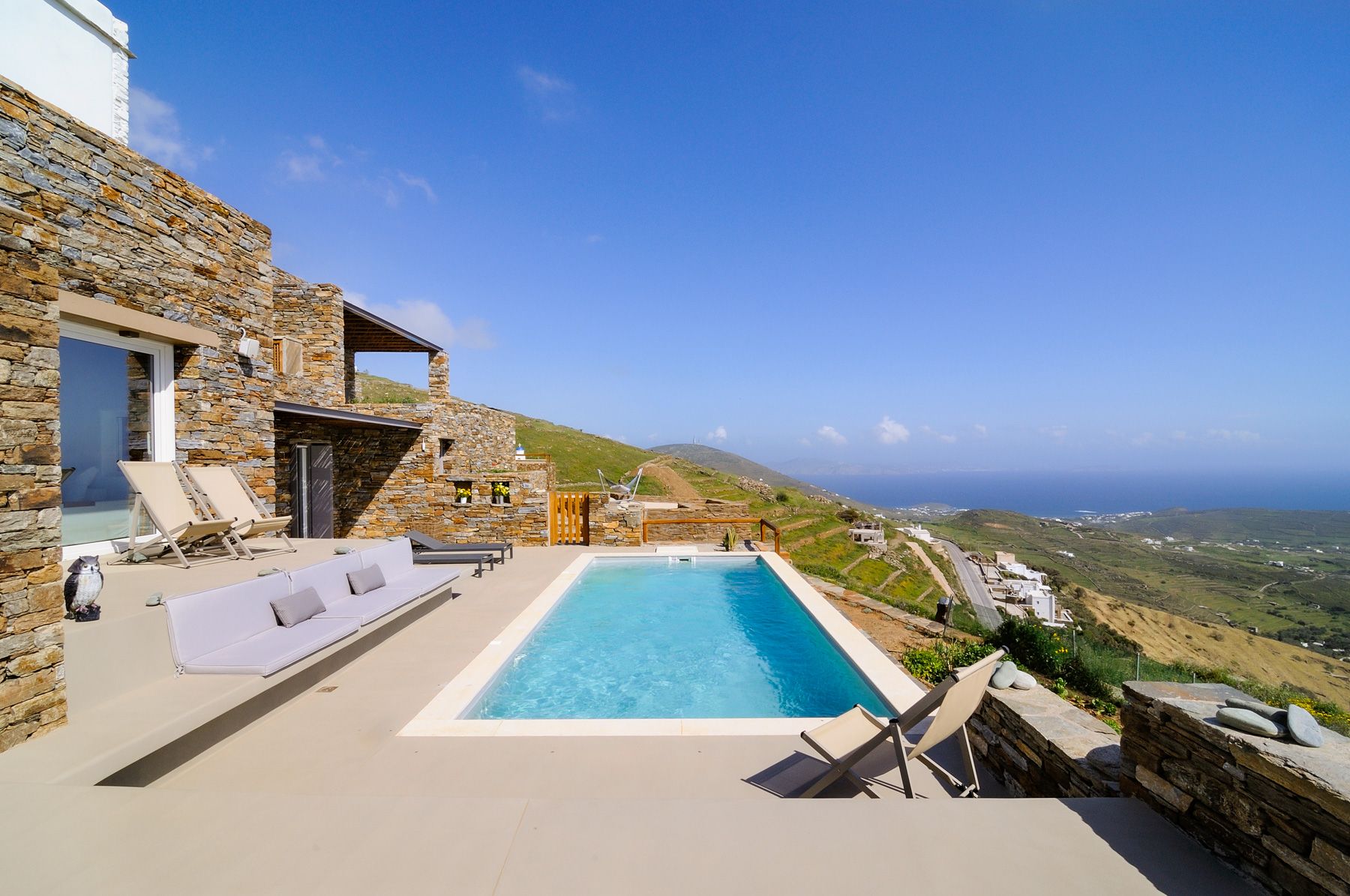 Villa Iasi Triantaros Tinos: 4-Bedroom Seaview Villa with Private Pool and Spa in Tinos