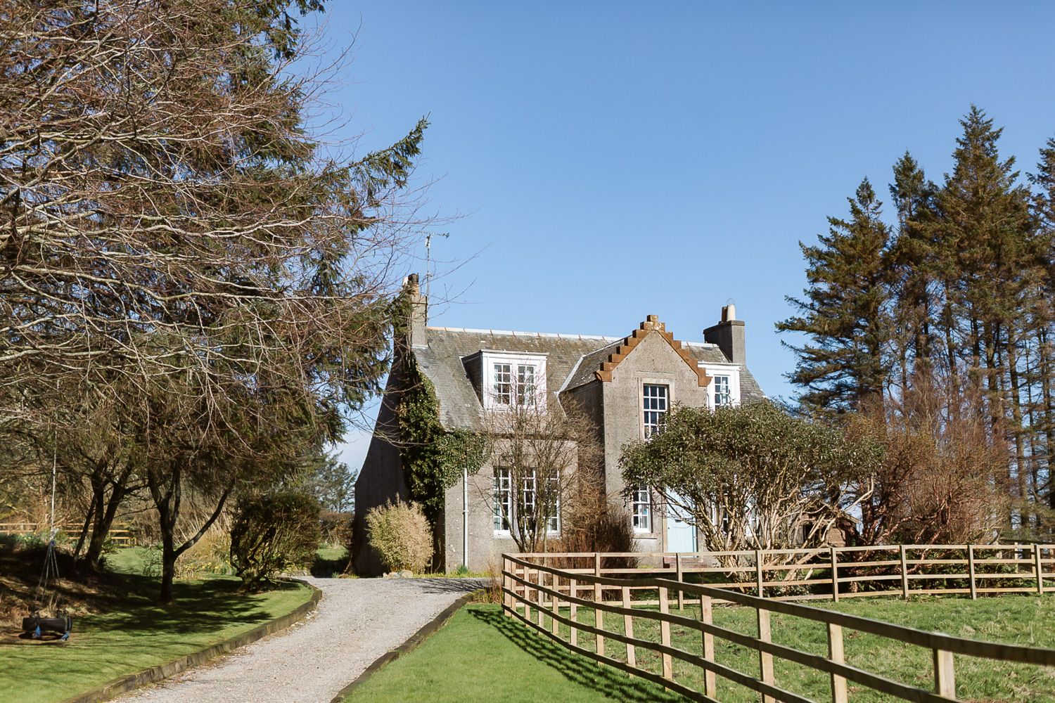 Villa Thistle Melrose Borders: 3-Bedroom Estate Lodge with Sea Views and Spa in the Scottis