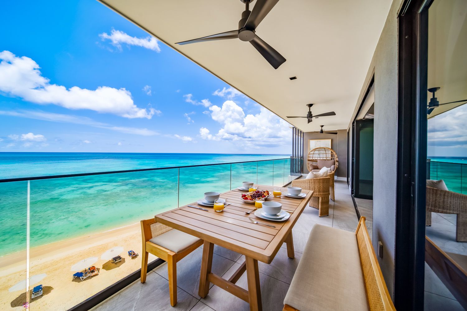 Villa Tradewind Brandons Bridgetown: 3 Bedroom Beachfront Apartment with Panoramic Sea Views in B