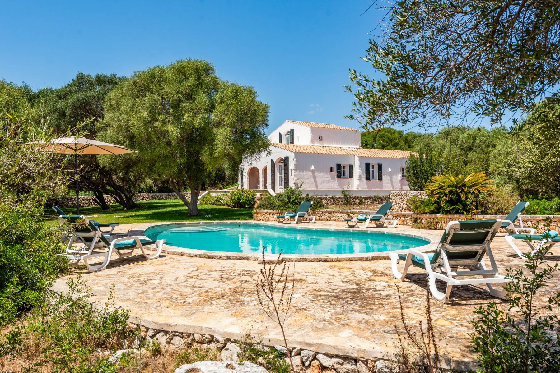 Villa Tramuntana Binisafúller SantLluís: 4-Bedroom Villa with Private Pool & Spa in Rural Sant Lluís,