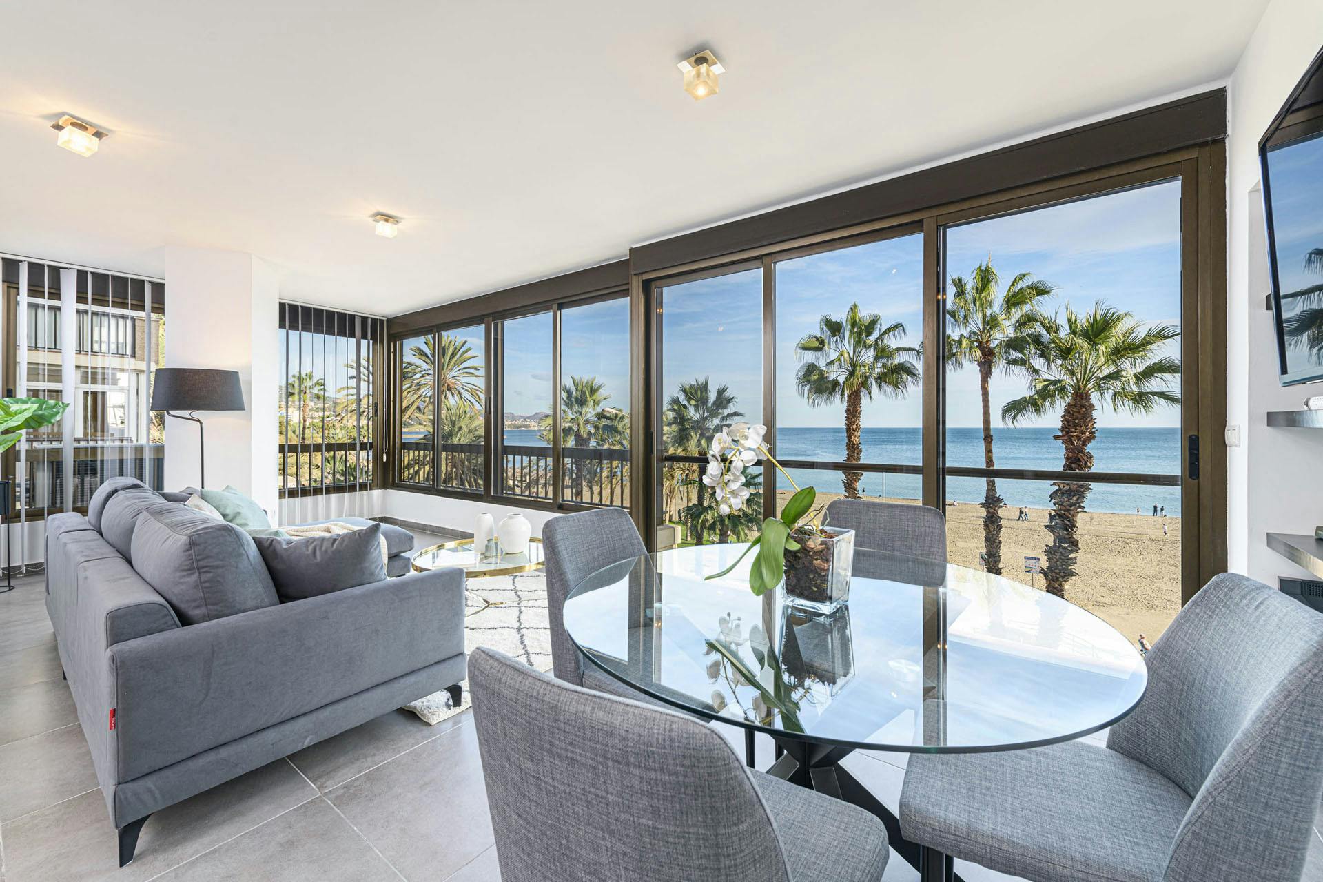 Villa Turquesa Alcazaba Malaga: Luxury 1-Bedroom Apartment with Sea Views and Spa, La Malagueta Malaga