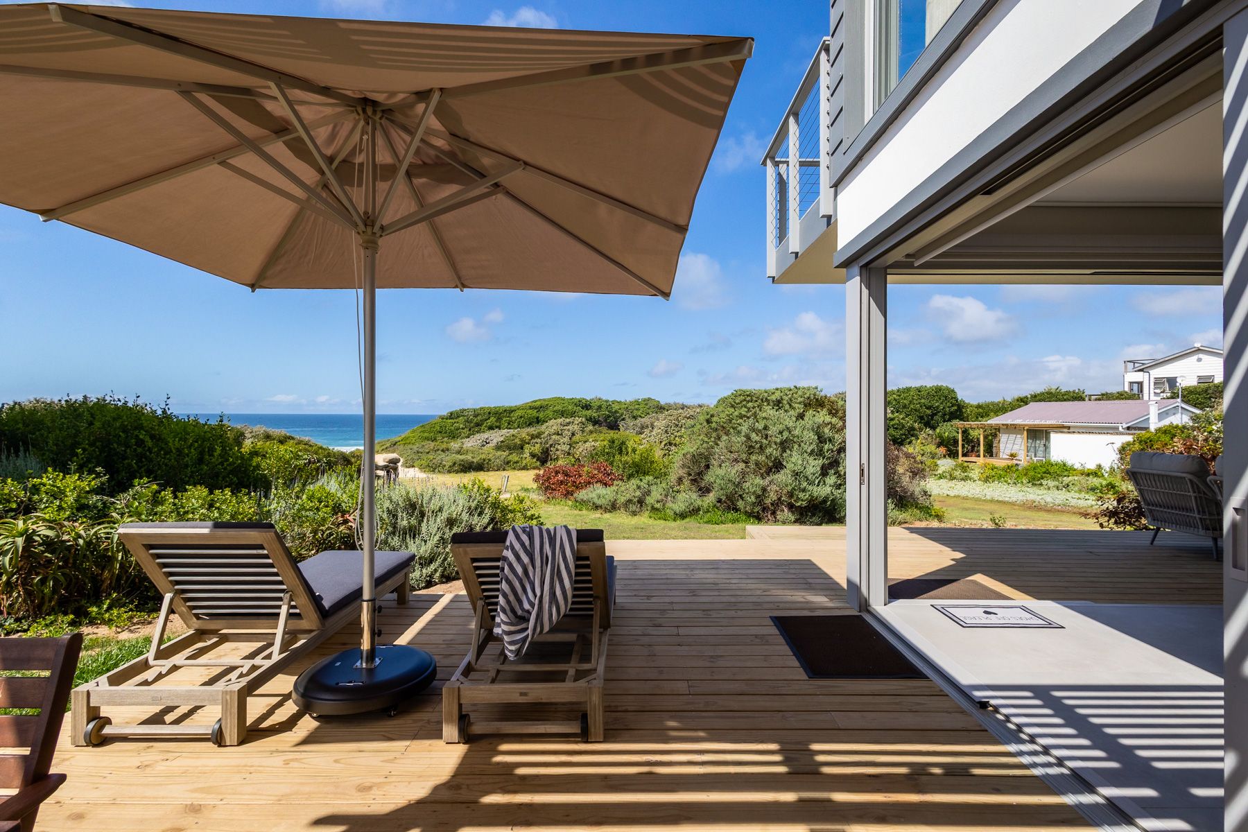 Villa Ukukhanya Hlengiwe Durban: 3-Bedroom Beachfront Villa with Sea Views Near Plettenberg B