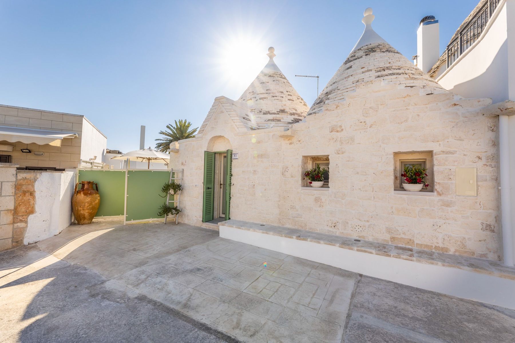 Villa Ulivo Locorotondo Puglia: 3-Bedroom Traditional Trullo with Indoor Hot Tub in Puglia’s