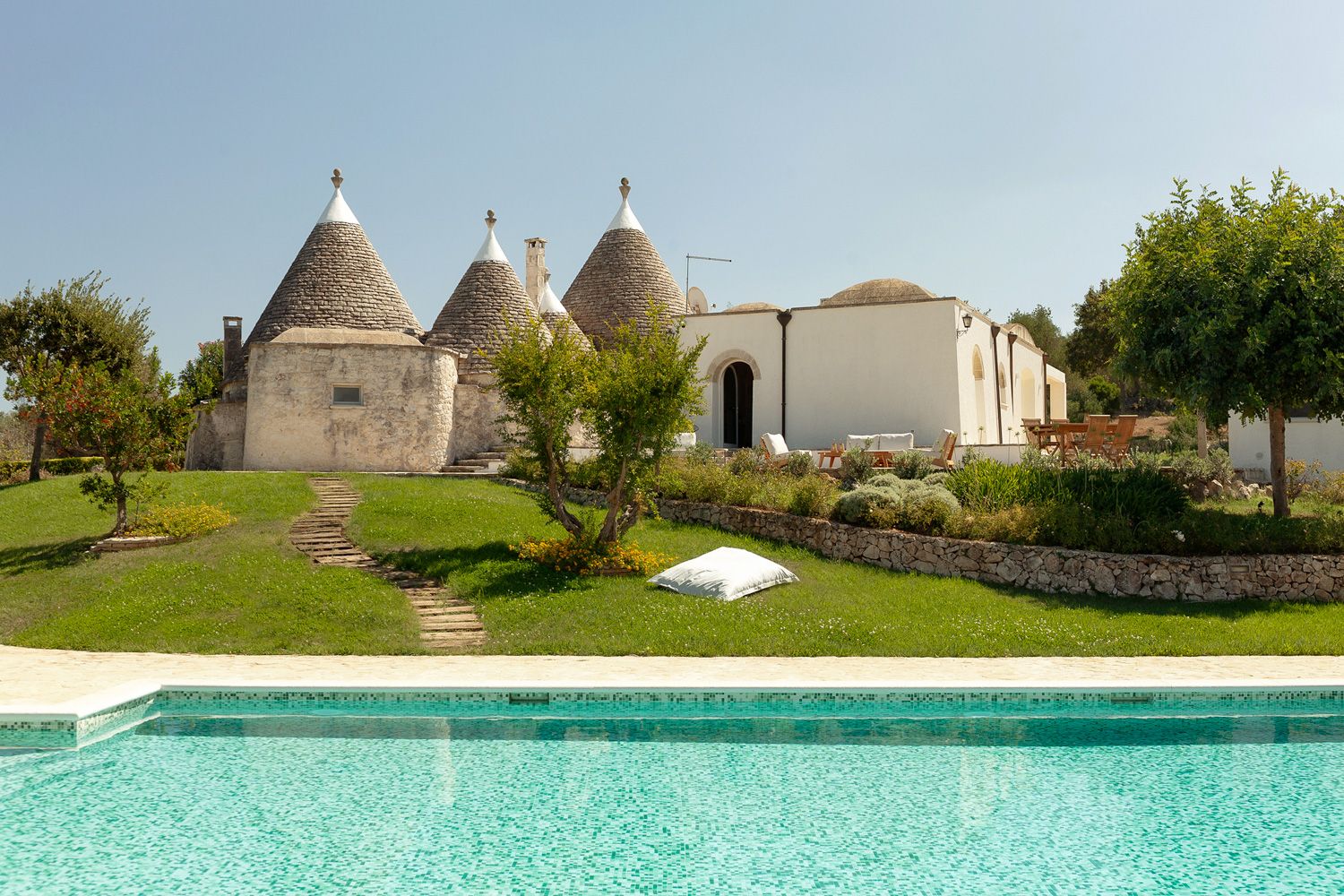 Villa Ulivo Montevicoli Ceglie: 6-Bedroom Trulli Estate with Hot Tub & Spa in Puglia’s Itria