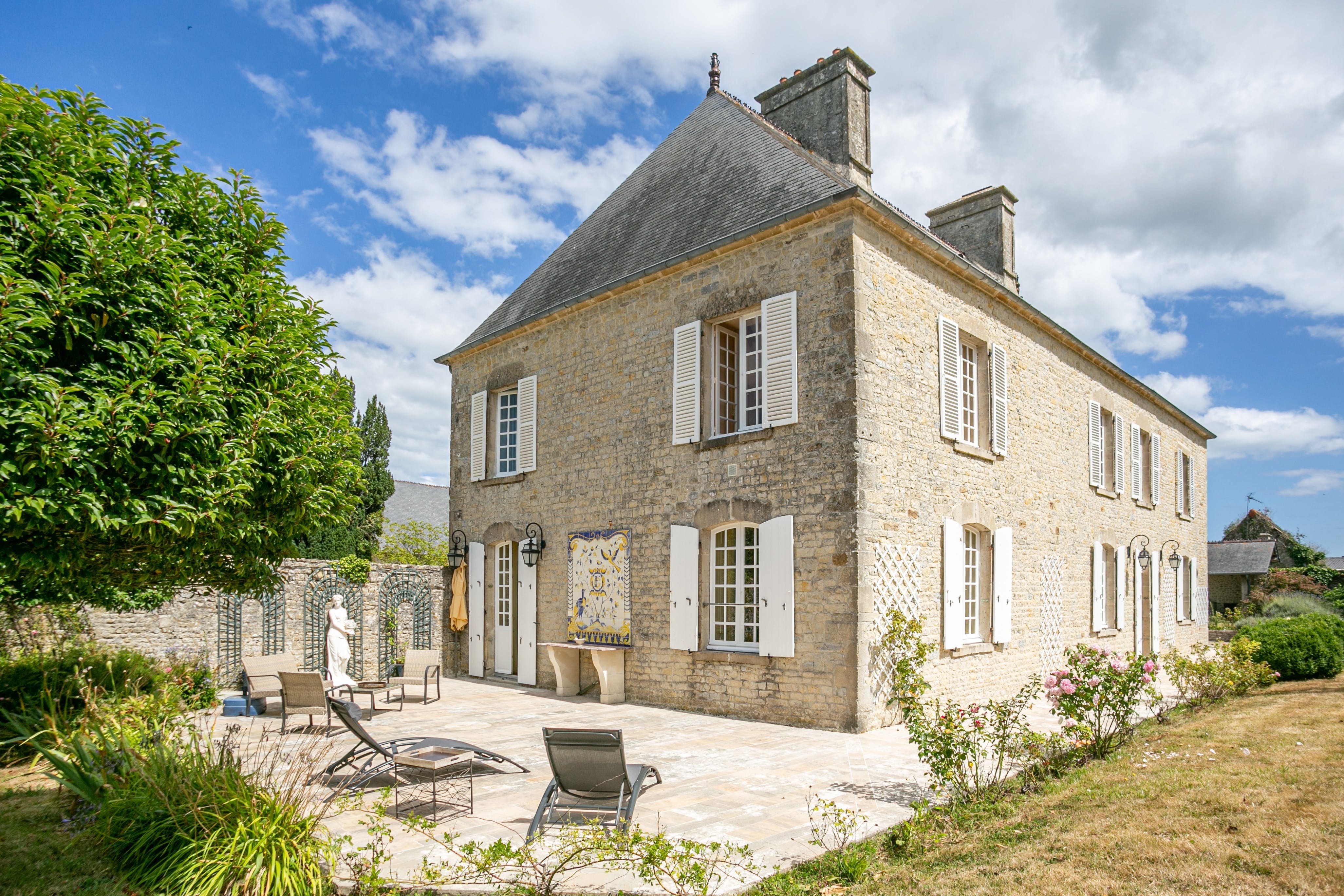 Villa Vermeil Anse Houguet: Luxury 5-Bedroom Villa with Seaview and Private Parking in Manche Normandy