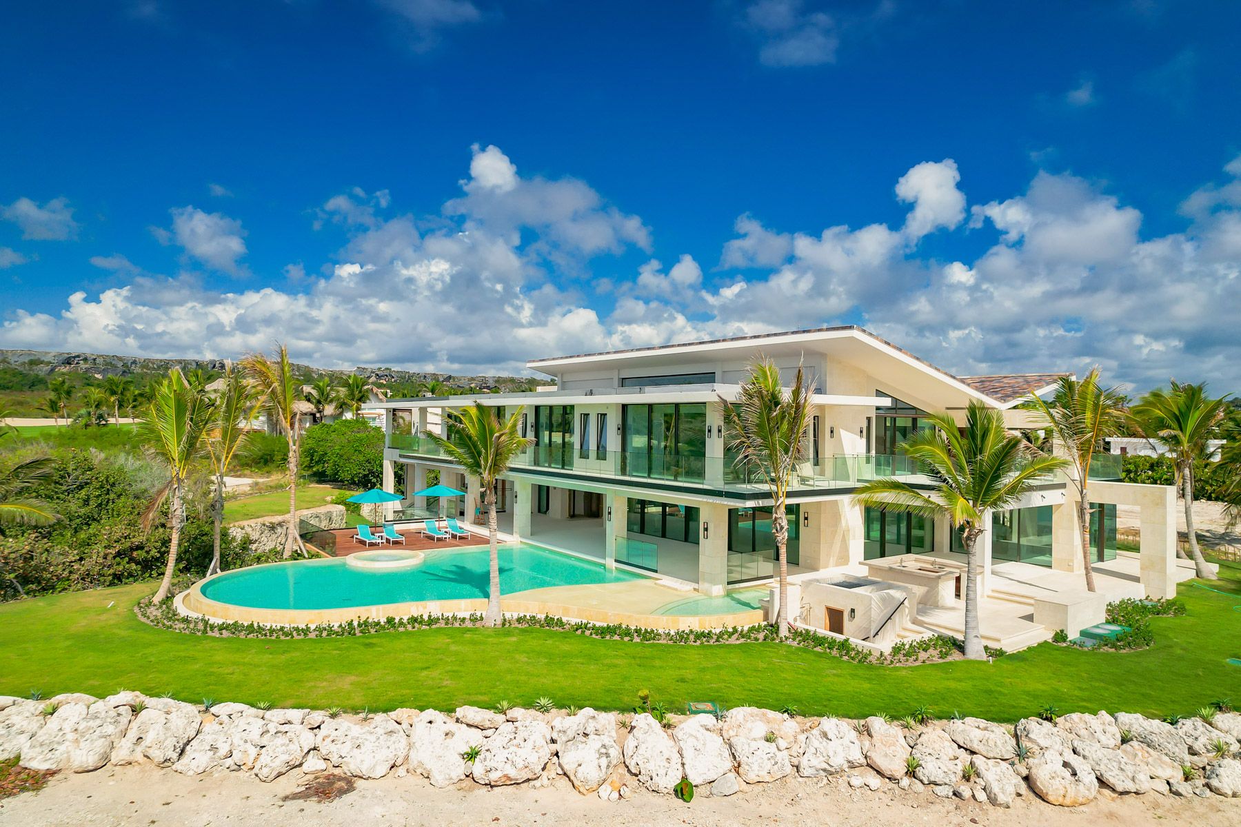 Villa Zafiro Juanillo Cana: 6-Bedroom Oceanfront Estate with Heated Pool in Eden Roc Cap