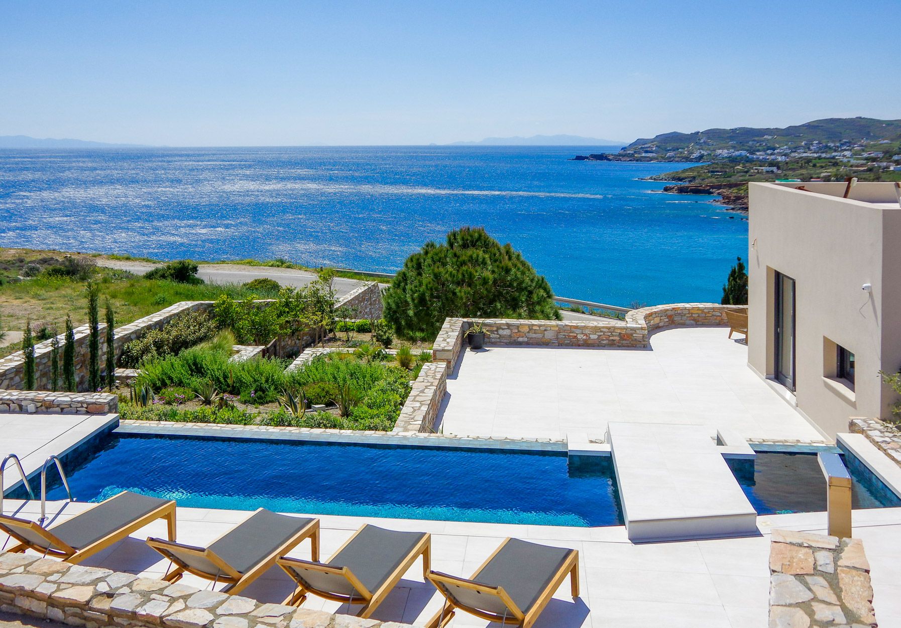 Villa Zéfyros Kíni Syros: 2-Bedroom Private Pool Villa with Aegean Sea Views in Megas