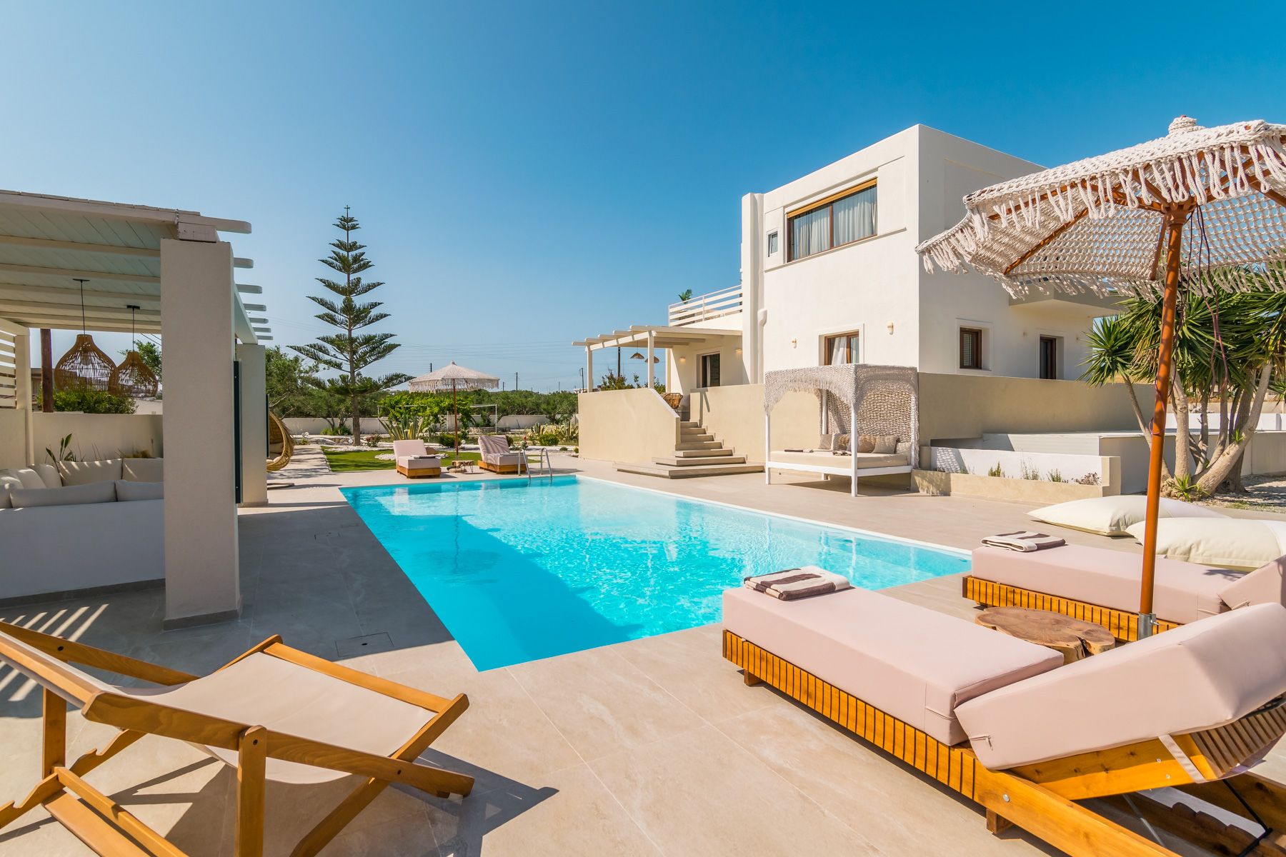 Villa Zéfyros Plaka Milos: 4-Bedroom Villa with Private Pool and Spa in Adamantas, Milo
