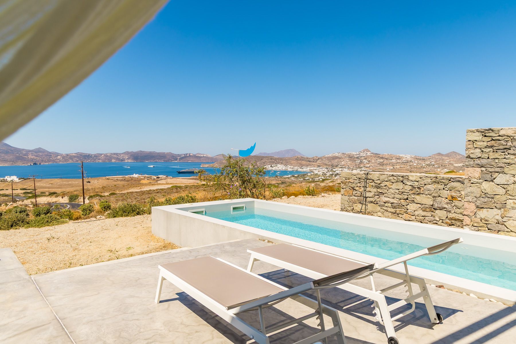 Villa Zéfyros Plaka Milos: 4-Bedroom Private Pool Villa with Stunning Sea Views in Adam