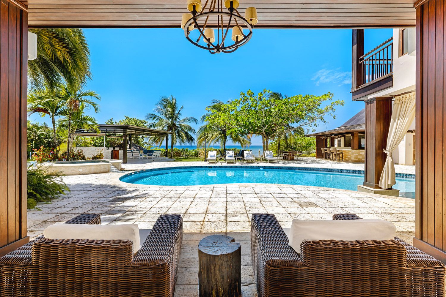 Villa Zéphyr Runaway Caribbean: 7-Bedroom Beachfront Villa with Private Beach and Ocean View
