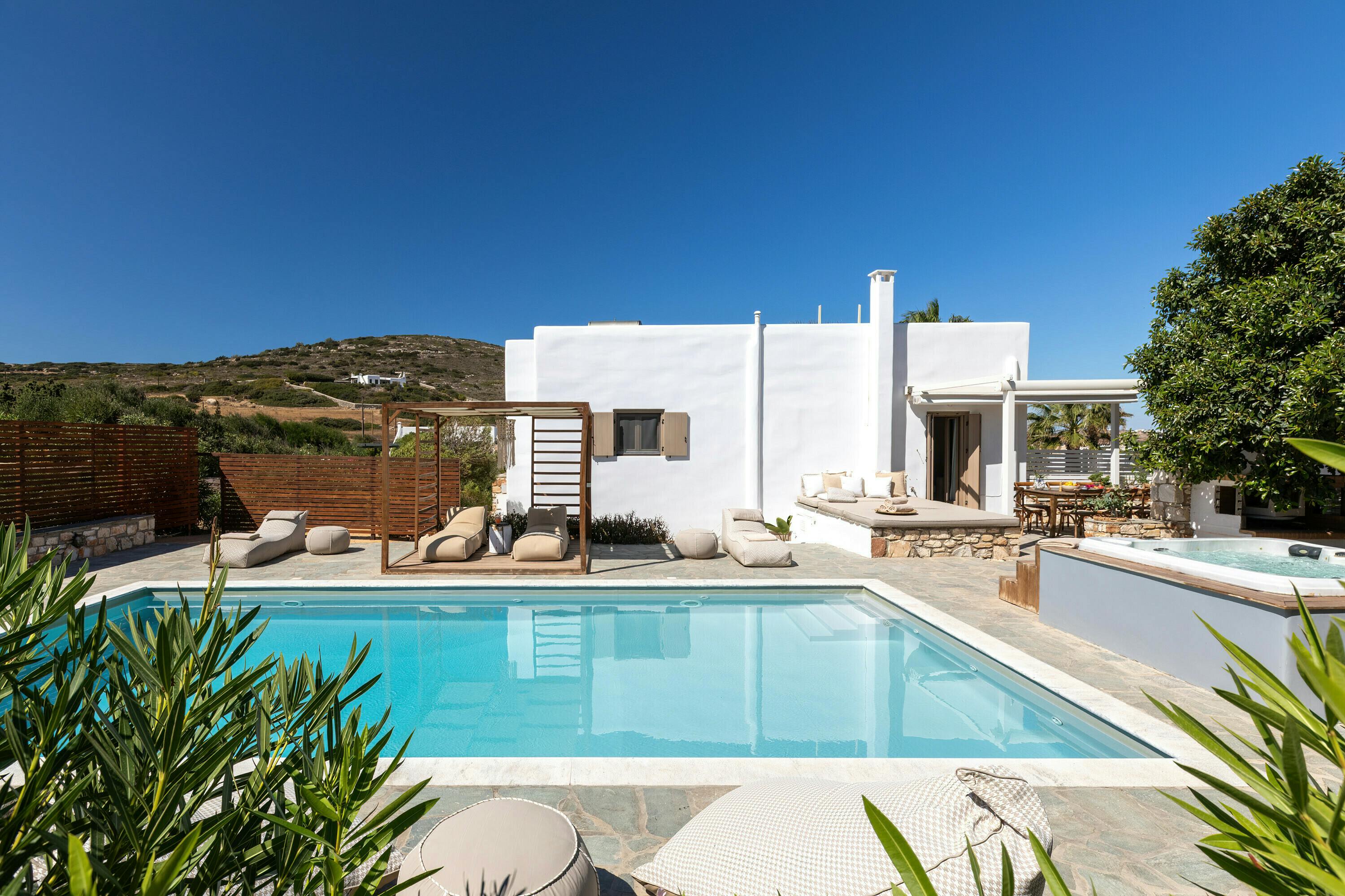 Villa Zephyros Ambelas Paros: Luxury 4-Bedroom Villa with Private Pool and Hot Tub, Paros