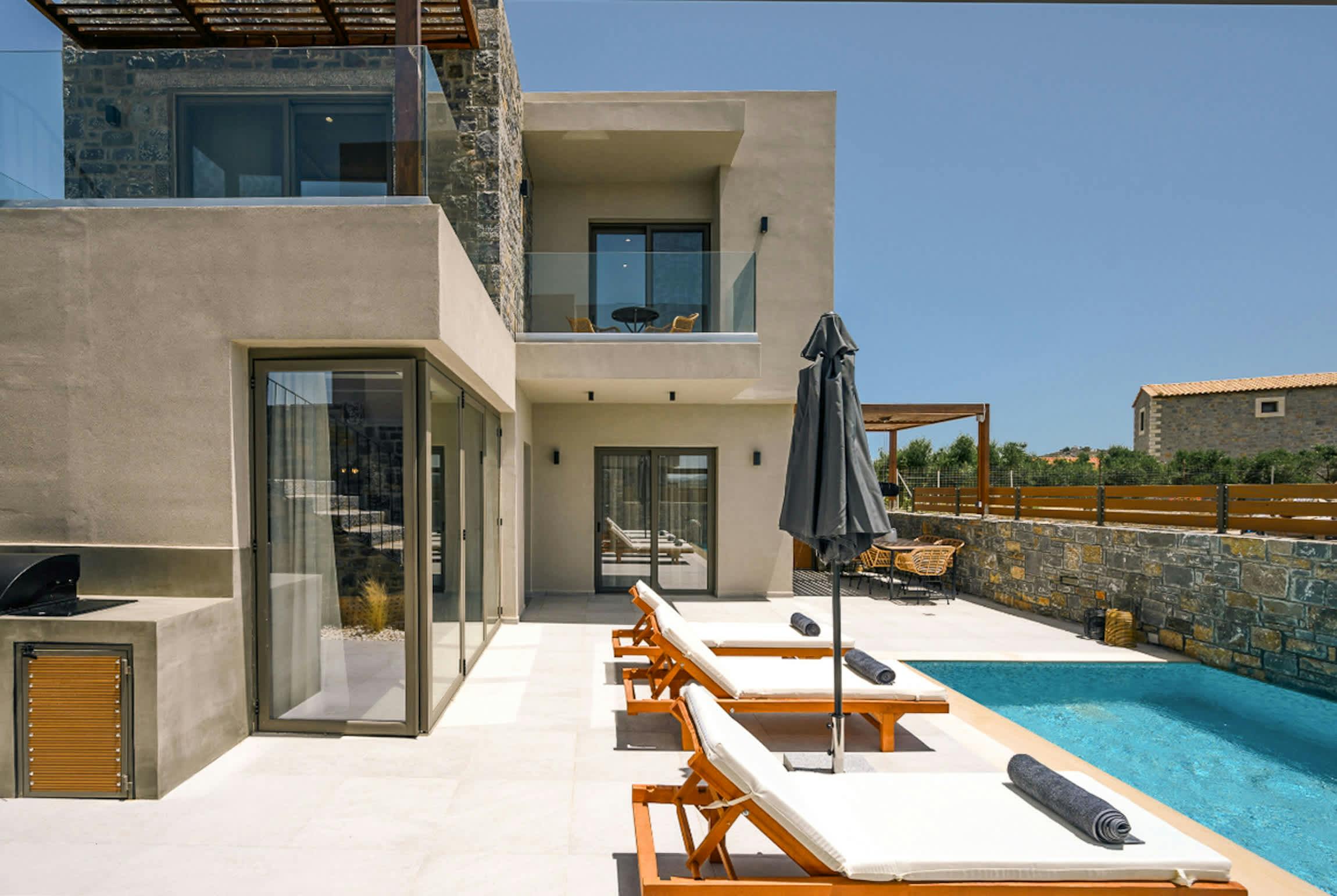 Villa Zephyros Amnissos Heraklion: Luxury 3-Bedroom Villa with Private Pool and Sea Views, Heraklion