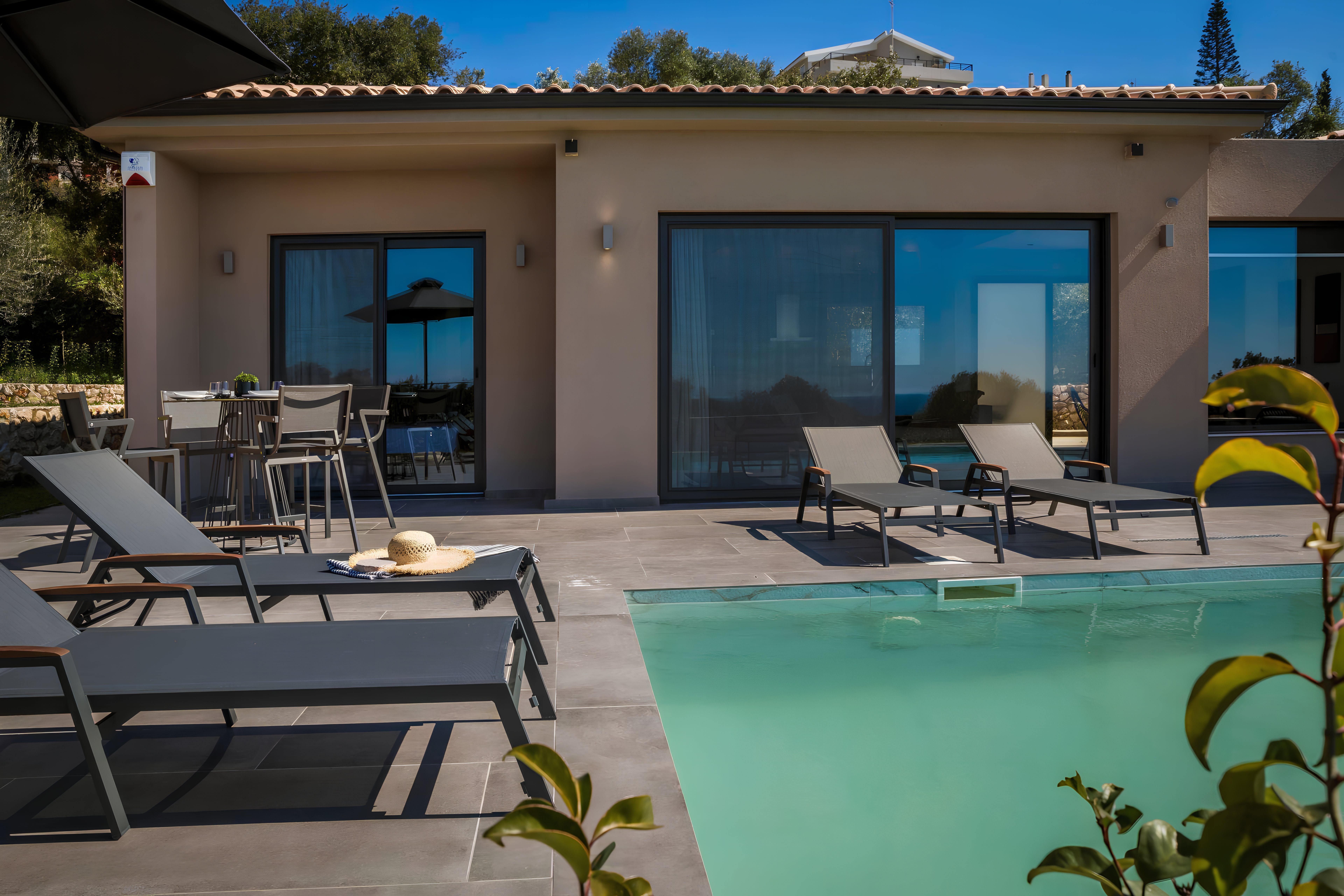 Villa Zephyros Drapano Argostoli: Luxury 2-Bedroom Villa with Pool and Sea Views, Argostoli