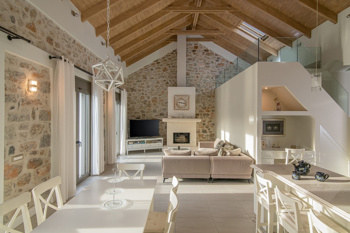 Villa Zephyros Exedra Kitroplateia Agios Nikolaos: Charming 2-Bedroom Townhouse with Air-Con and Beach Nearby, Agios Nikolaos