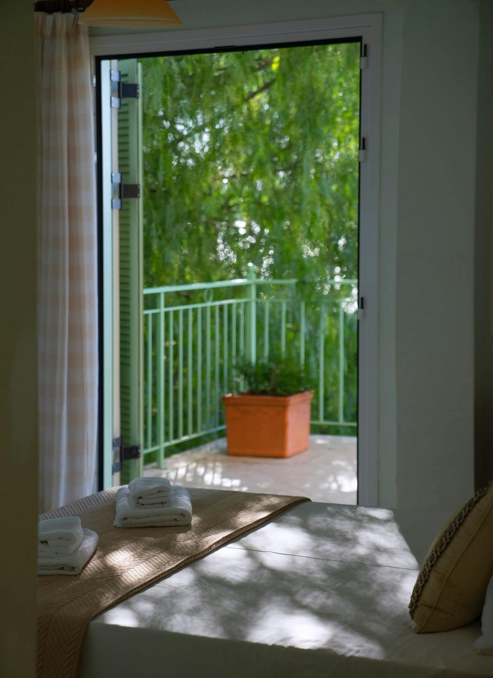 Villa Zephyros Keras Kassiopi: Luxury 4-Bedroom Villa with Heated Pool and Sea Views, Kassiopi