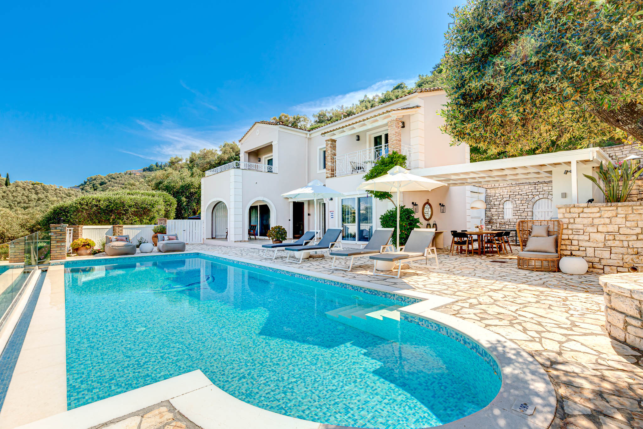 Villa Zephyros Kerasia Kassiopi: Luxury 3-Bedroom Villa with Infinity Pool and Sea Views, Kassiopi