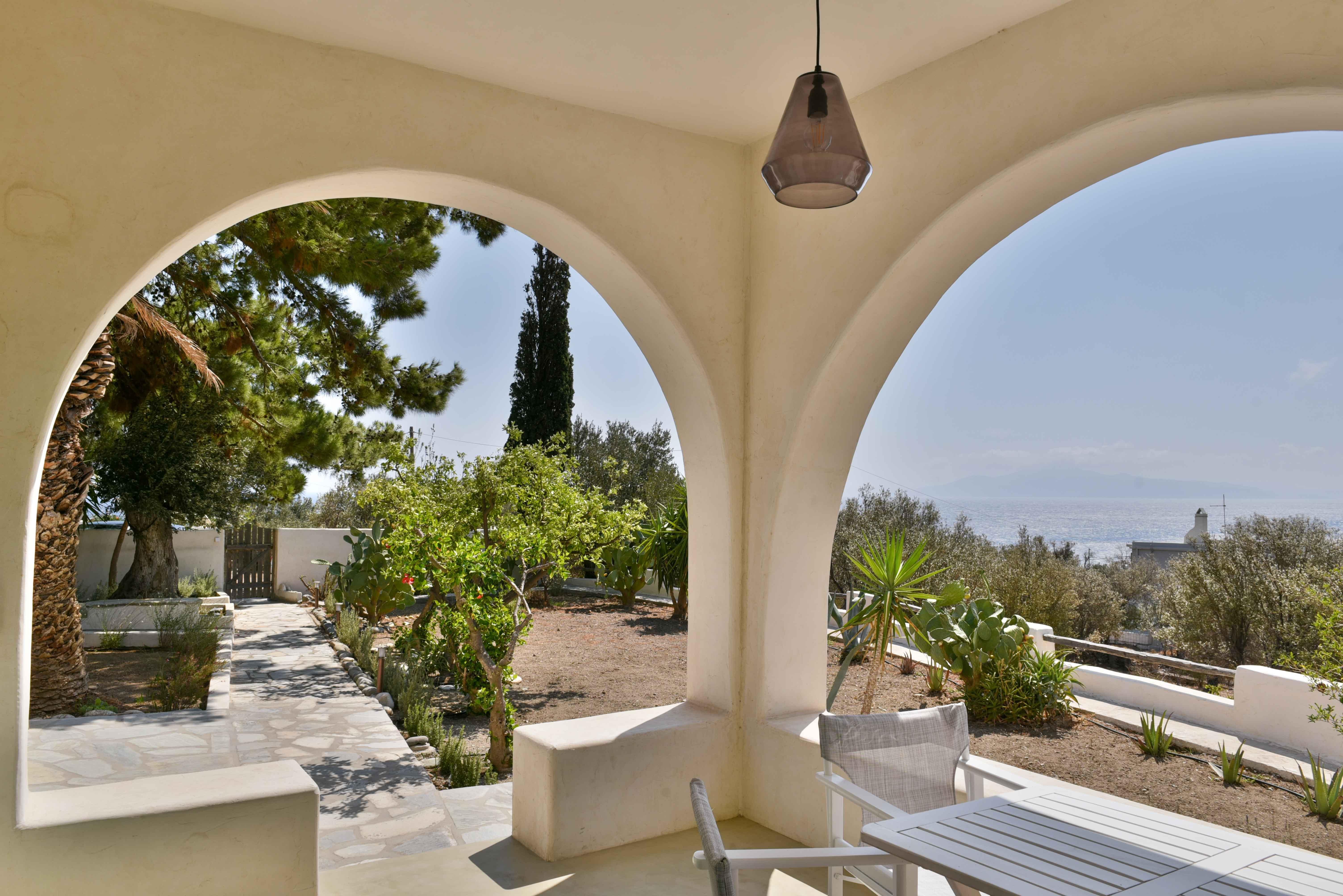 Villa Zephyros Lichnaftia Tinos: Luxury 2-Bedroom Villa with Seaview and Spa in Lichnaftia, Tinos