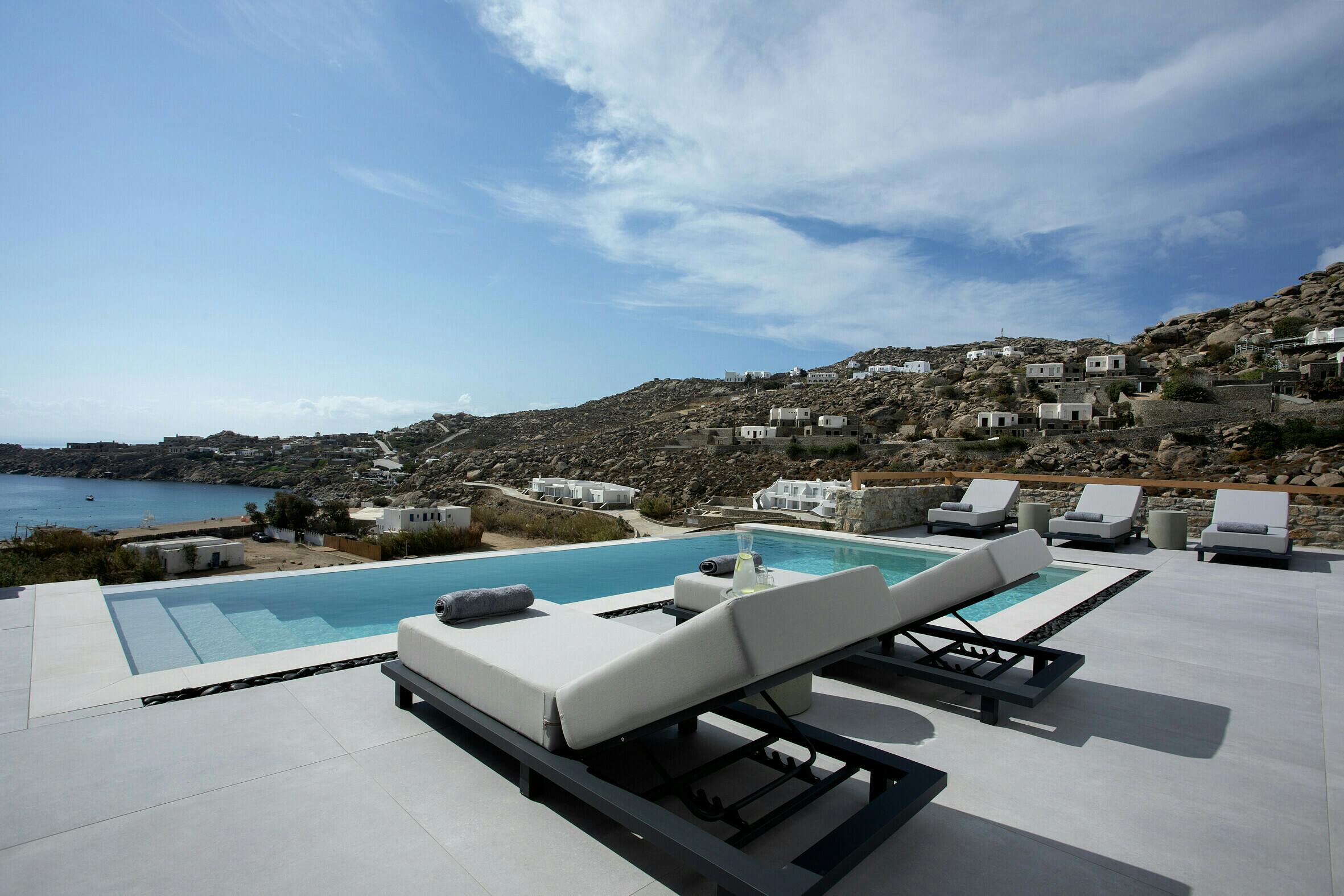 Villa Zephyros Lofos Agia: Luxury 6-Bedroom Villa with Private Pool and Sea Views, Platis Gialos