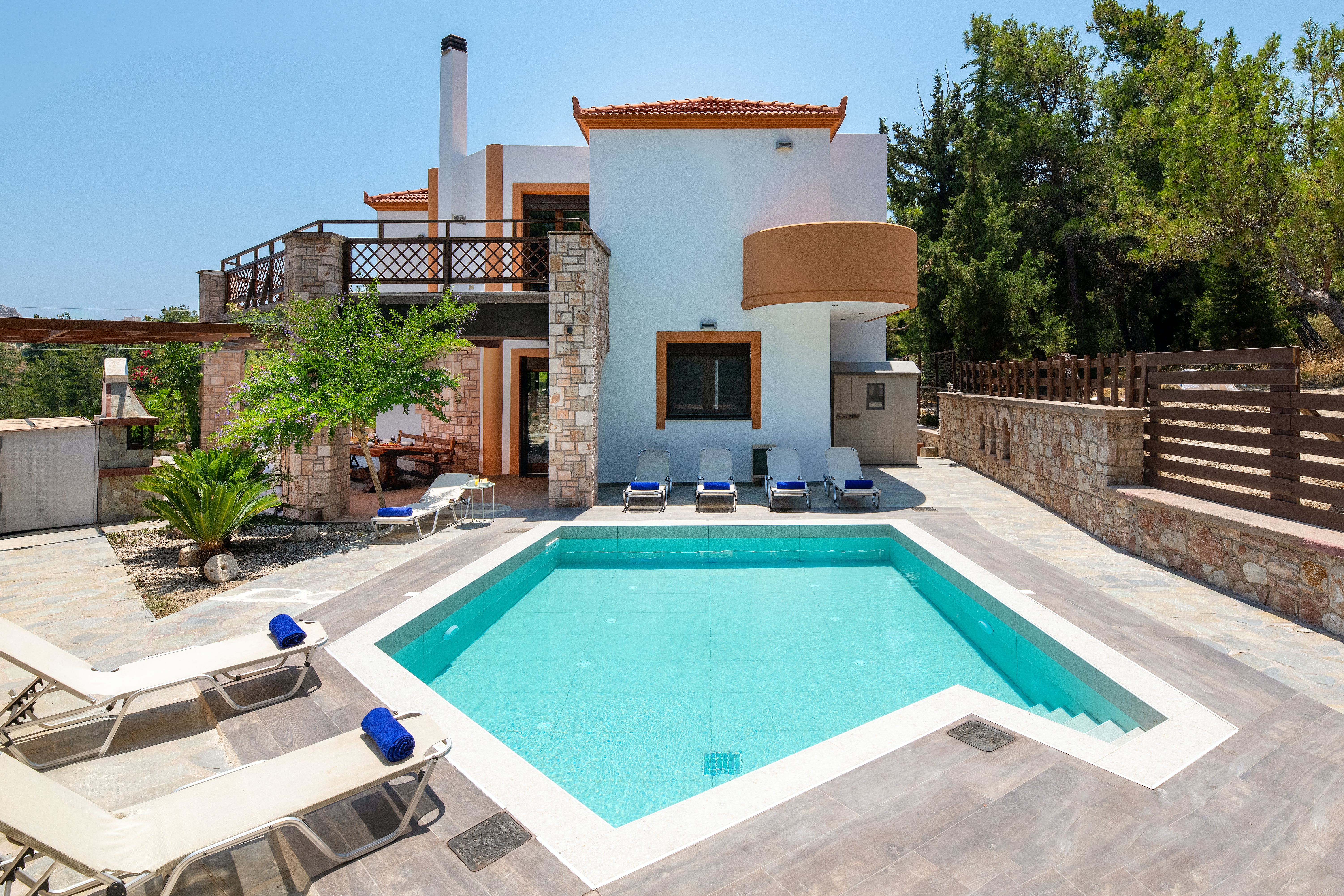 Villa Zephyros Petaloudes Rhodes: Luxury 3-Bedroom Villa with Private Pool and Hot Tub, Ixia Rhodes