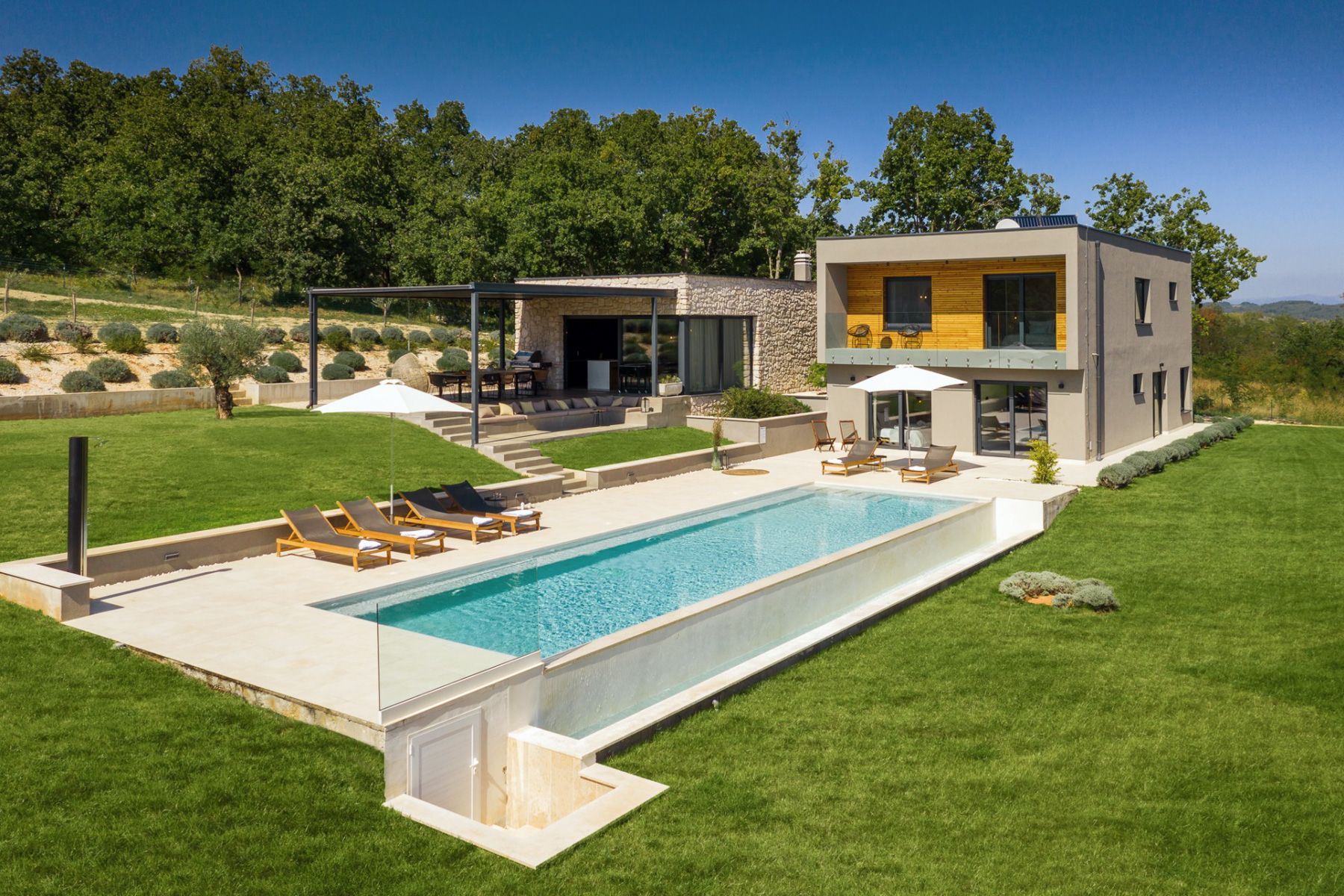 Villa Zlato Medulin Istria: 6-Bedroom Villa with Heated Pool and Spa in the Istrian Coun