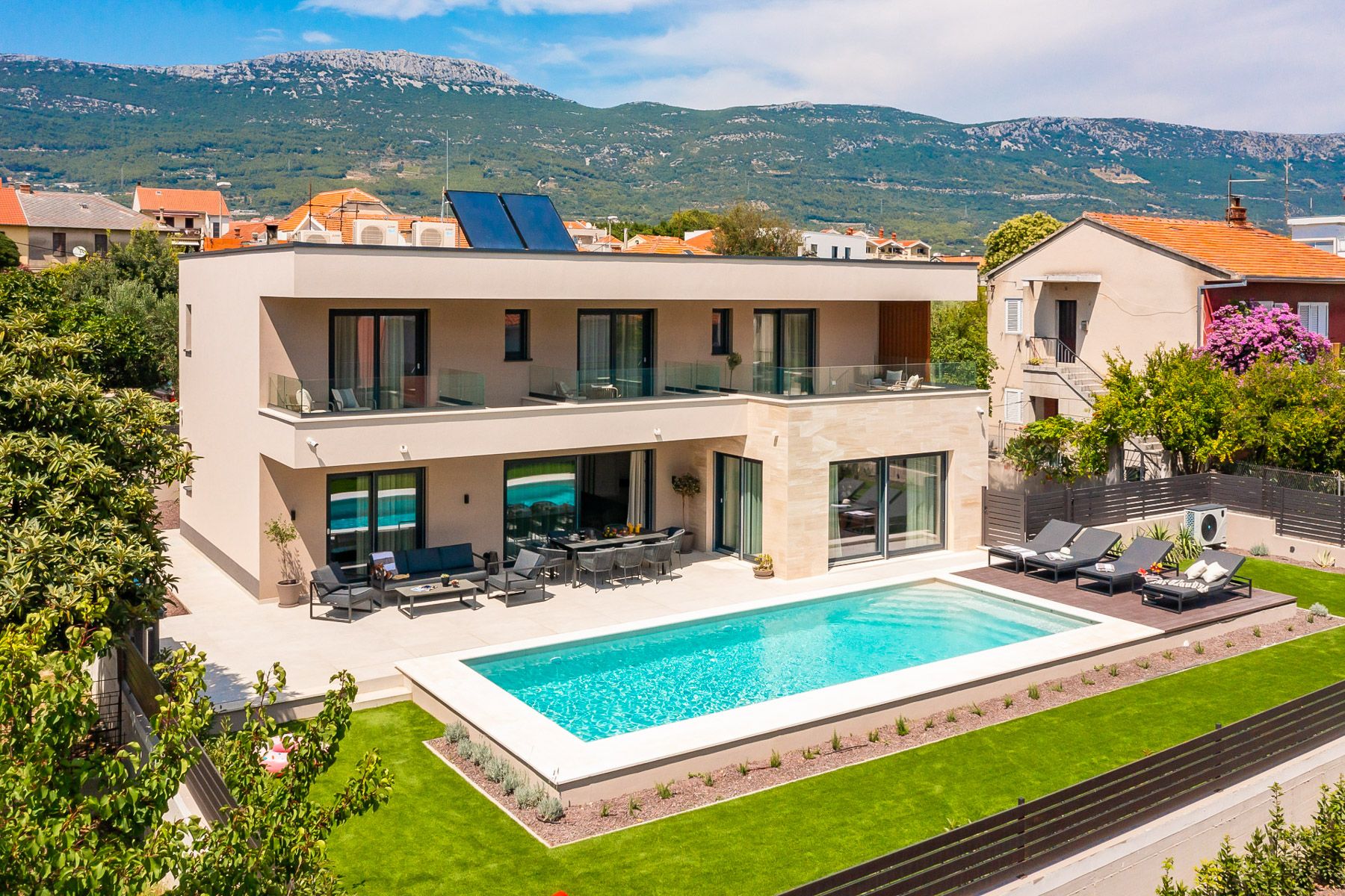 Villa Zvjezdana Marjan Split: 4-Bedroom Villa with Heated Pool and Spa Near the Beach in S